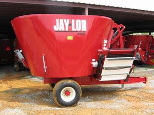 New        Jay-Lor 5425 TMR Mixer